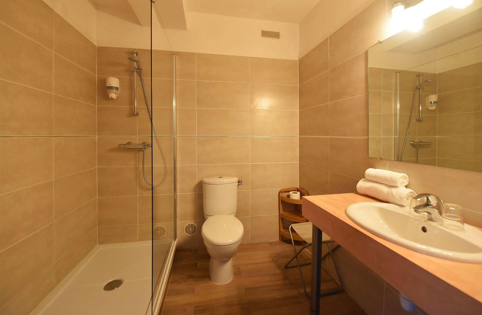 Hotel Cyrnea 卡尔维 外观 照片
