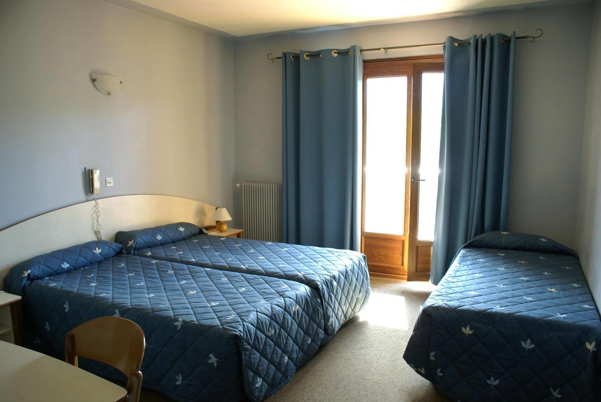 Hotel Cyrnea 卡尔维 外观 照片