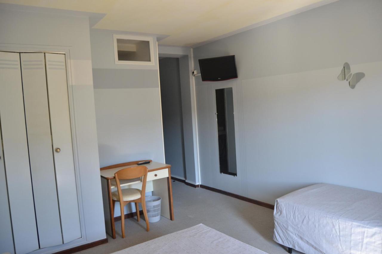 Hotel Cyrnea 卡尔维 外观 照片