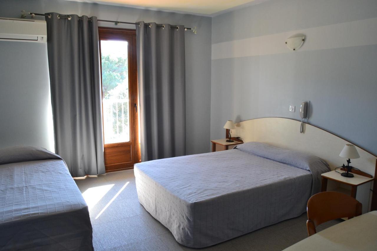 Hotel Cyrnea 卡尔维 外观 照片