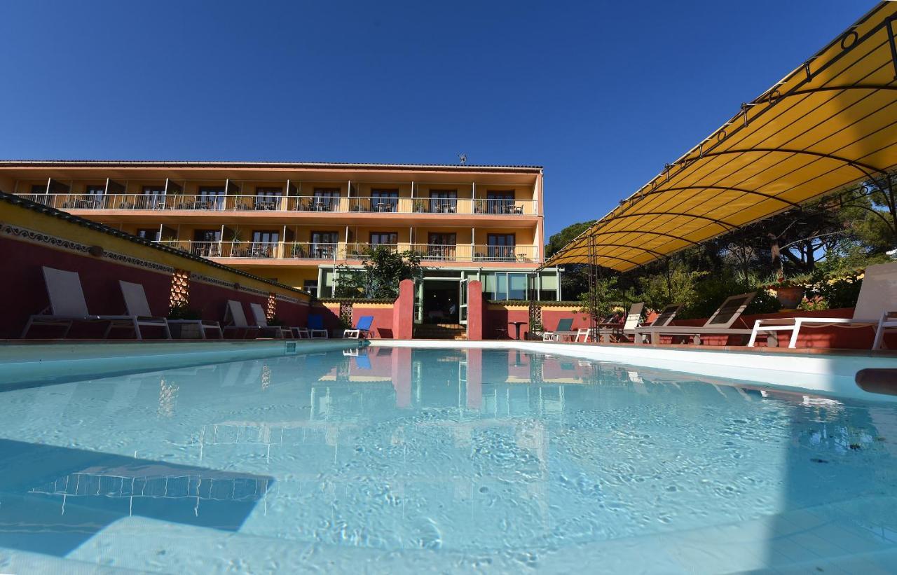 Hotel Cyrnea 卡尔维 外观 照片